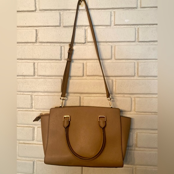 Michael Kors Selma Bag, Medium - Picture 10 of 10